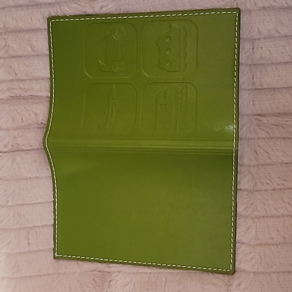 KIDS Passport Wallet NWOT - Picture 4 of 6